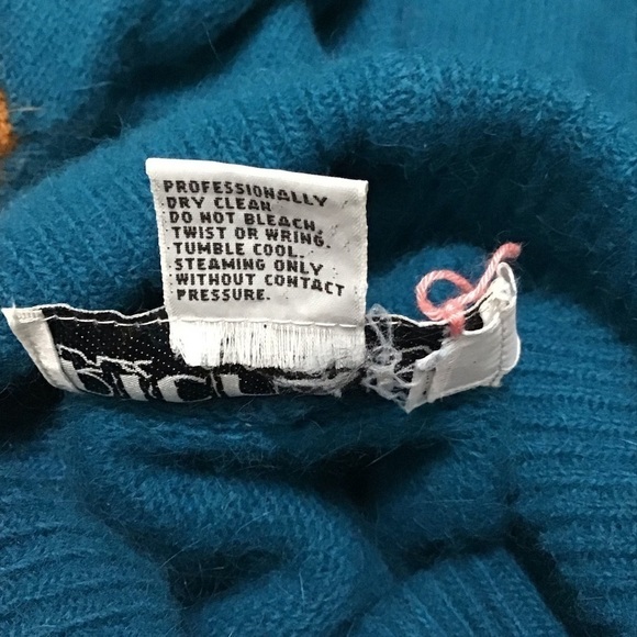 Vintage Richard & Company Lambswool/Angora Rabbit Hair Blend Turtleneck Sweater. - Picture 8 of 10